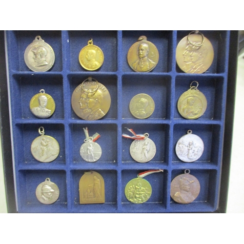 127 - France. Patriotic medal and badge collection in 5 trays including French 75s, Albert & Elisabeth ran... 