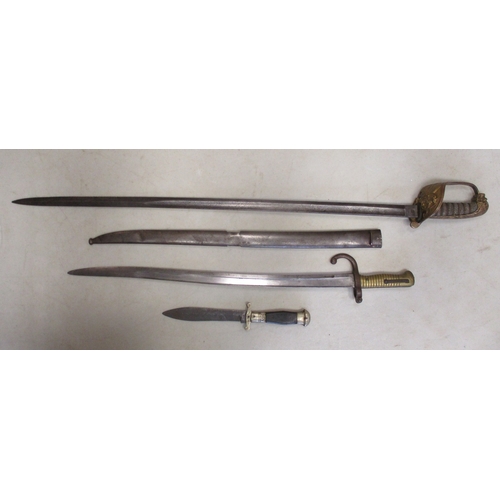 205 - Edged weapon range with:
1. Royal Navy QV 1827 Pattern officer's sword, ricasso marked London Made, ... 