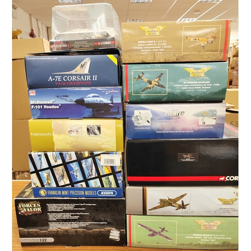 186 - Collection of 1:32, 1:48, 1:72 scale model aeroplanes generally good to good plus in good to excelle... 