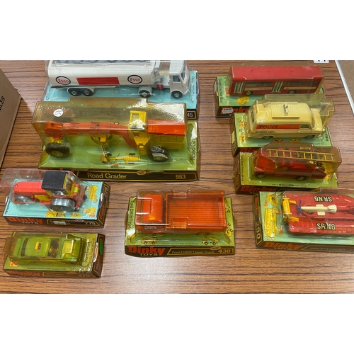 299 - Dinky. Collection including Hovercraft No 290, Tipper truck No 438, Land Rover fire appliance No 282... 