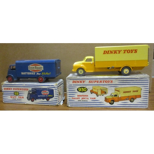 303 - Dinky. Range of vehicles, generally excellent to near mint in very good to excellent boxes, with 117... 