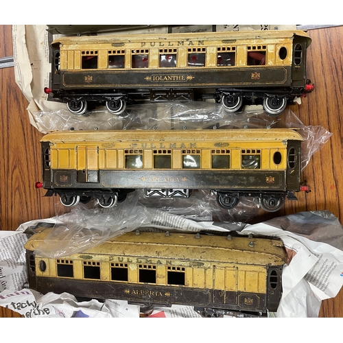 395 - Hornby. Pullman O gauge coaches with Saloon Iolanthe, Brake Alberta (2) and Arcadia (3) generally po... 