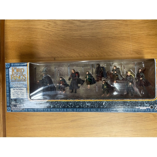 163 - The Lord Of The Rings. Collection of boxed Armies of Middle-Earth Soldiers and Scenes of battle scal... 