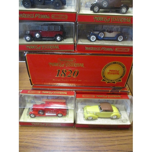 223 - Collection including Burago 1/24 Alfa Romeo No 3008, 1/18 Bugatti No 3005, Ferrari No 1510, Mercedes... 