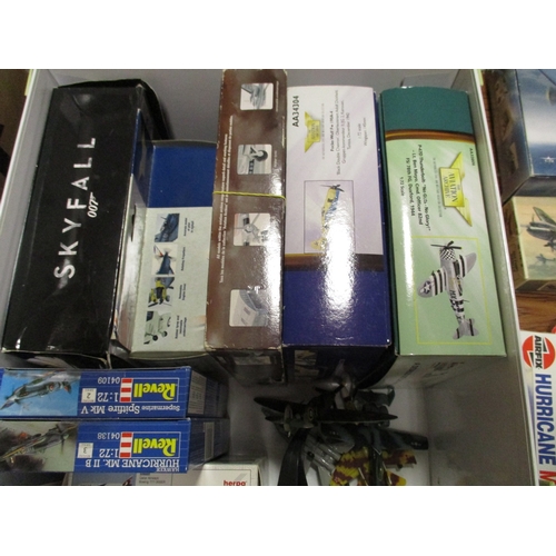 228 - Collection of aircraft including large majority Amer Com, Atlas, Corgi AA, plus kits with Airfix, Re... 