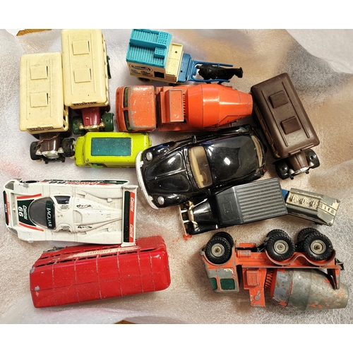 232 - Collection of cars, vans, buses, trucks etc. generally good to very good with Corgi, Dinky, Lledo, W... 