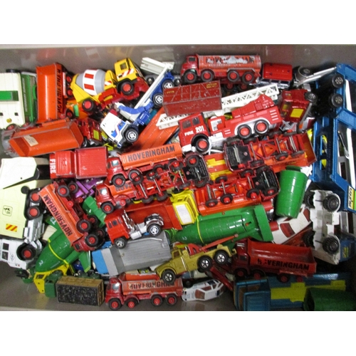 337 - Matchbox. Unboxed collection including military, service vehicles, sports cars etc generally good to... 