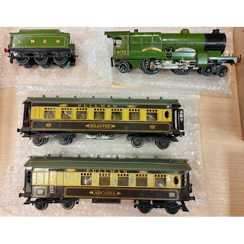 389 - Hornby. Flying Scotsman No.3 C L.N.E.R clockwork set, good in good box plus 1 inch gauge steam locom... 