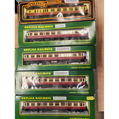 419 - Bachmann. Collection of OO gauge tank locomotives and coaches, generally mint in near mint boxes wit... 