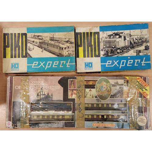 628 - Collection of HO gauge locomotives, coaches and wagons generally fair to good in mostly fair to good... 