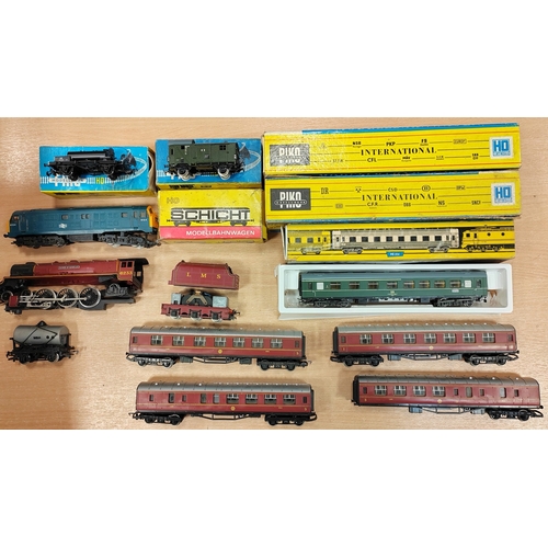 628 - Collection of HO gauge locomotives, coaches and wagons generally fair to good in mostly fair to good... 