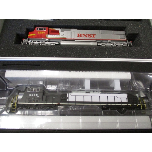 633 - Athearn Genesis. Collection of OO/HO with Athearn Genesis diesel BNSF 8284 No G6147, Norfolk Souther... 