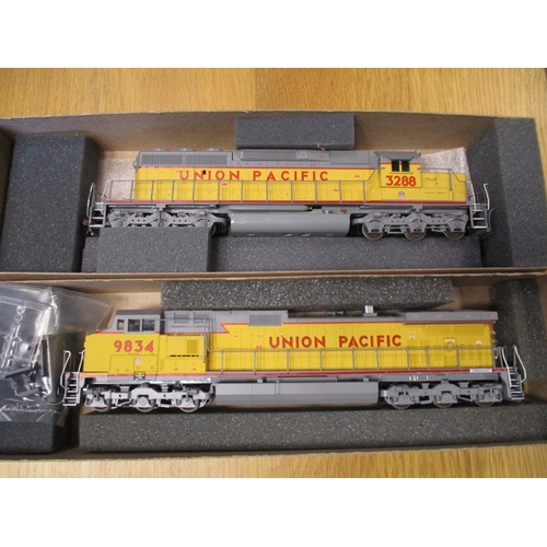 633 - Athearn Genesis. Collection of OO/HO with Athearn Genesis diesel BNSF 8284 No G6147, Norfolk Souther... 