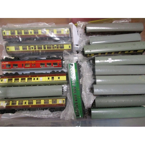 681 - Hornby Dublo. Collection of unboxed coaches generally good to excellent. Qty 50 (2B)