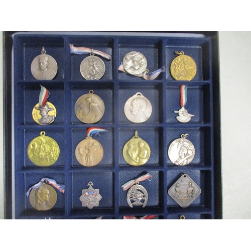 66 - France. Patriotic medal and badge collection presented in 4 trays, with Lalique (15) including Soldi... 