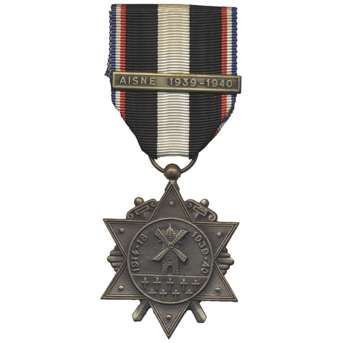 73 - France. Scarce Battle of the Aisne Veterans Medal with Aisne 1939-1940 clasp, 6 pointed star with cr... 