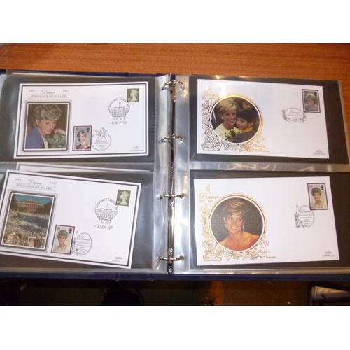 109 - Royalty. Coln in 3 cover albums, incl Diana. Queen Elizabeth, Queen Mother, 60+ covers incl PMCs, M/... 