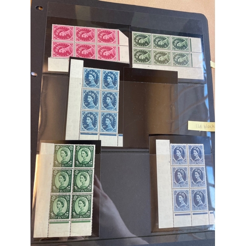 254 - A specialised mint collection of the QEII Tudor crown Wildings issues in cylinder blocks incl 1½d gr... 