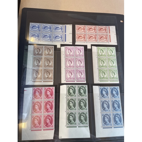 256 - A specialised mint coln of the QEII Crowns wmk in cylinder blocks with very good range of vals and p... 