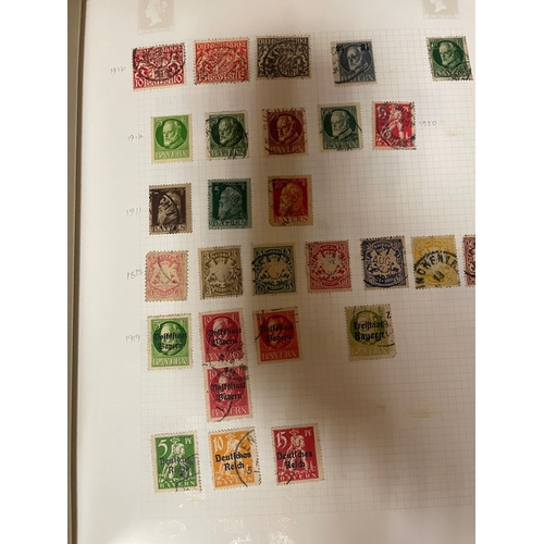 62 - A mixed early to modern mint and used world coln in 16 vols with New Zealand, Australia, Germany, It... 