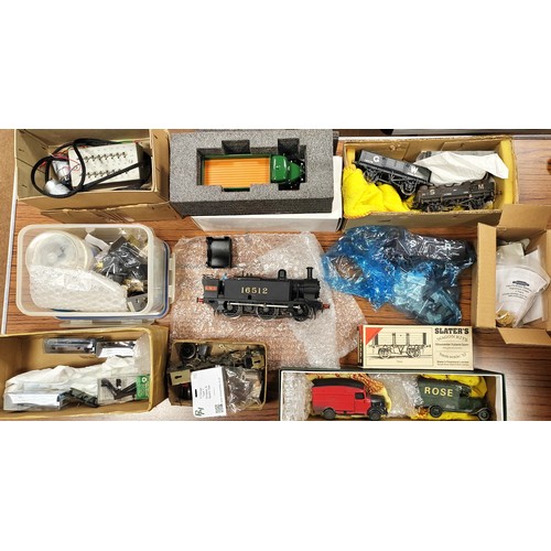 379 - Collection of O gauge generally good to very good with unboxed locomotives and wagons plus range of ... 