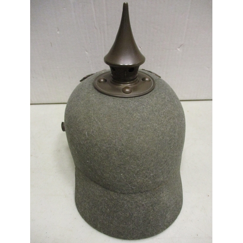 171 - WW1 Baden enlisted man's ersatz felt pickelhaube, with helmet plate and spike and base, rosettes and... 