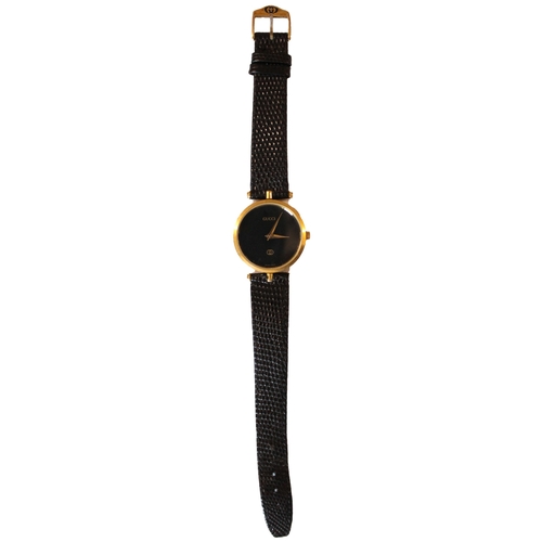 423 - Gucci unisex wrist watch, 30mm dial, gold coloured case, black dial with no numerals, Gucci, logo an... 