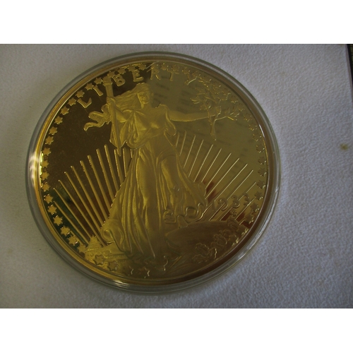 695 - U.S.A. 1933 $20 gold plated silver proof boxed replica FDC, weighs 6oz, minted by London Mint, only ... 