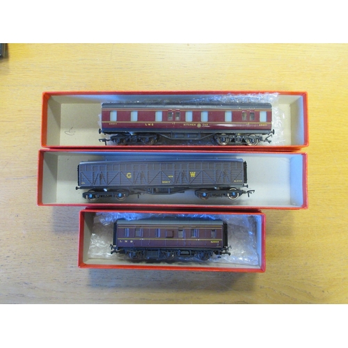 455 - OO gauge unboxed collection of coaches and wagons, generally excellent, some kit built/ scratch buil... 