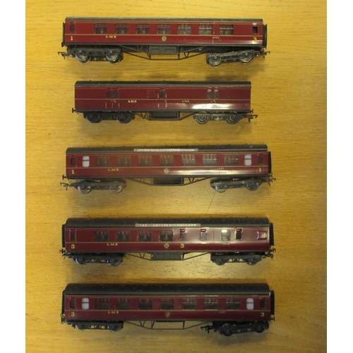 455 - OO gauge unboxed collection of coaches and wagons, generally excellent, some kit built/ scratch buil... 