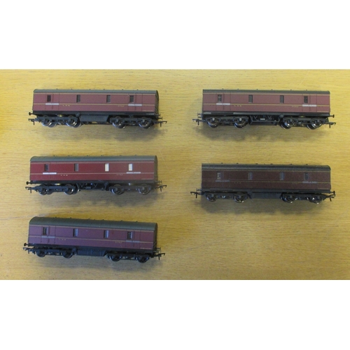 455 - OO gauge unboxed collection of coaches and wagons, generally excellent, some kit built/ scratch buil... 