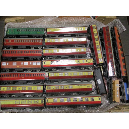 462 - Collection of unboxed assorted coaches generally excellent. Qty 68 approx (2B)