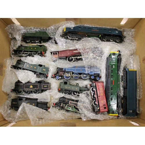 438 - Collection of unboxed OO gauge locomotives, majority Hornby Dublo including diesel (5), steam with t... 