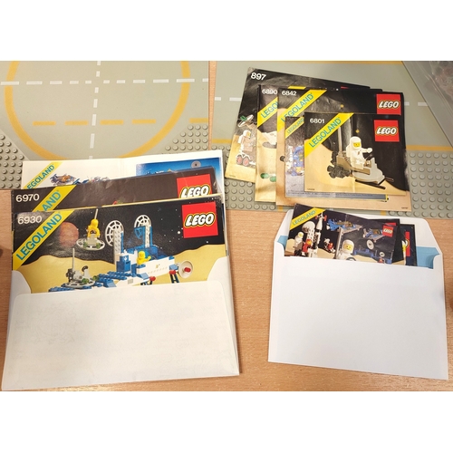 161 - Lego. Space series collection generally very good to excellent unboxed with some accompanying fair t... 