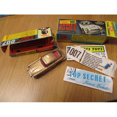 234 - Corgi. James Bond Special Agent 007 'Goldfinger' Aston Martin No. 261, 3 figures, leaflet and specia... 