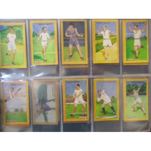 28 - Collection in 5 albums with ranges including Carreras Popular Footballers (40), turf type, Gallaher ... 