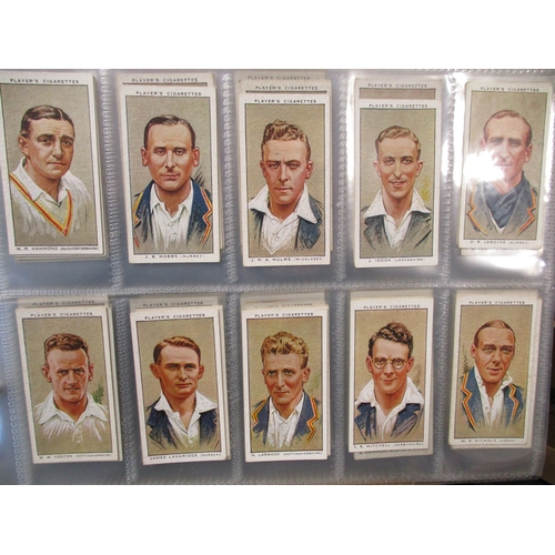 28 - Collection in 5 albums with ranges including Carreras Popular Footballers (40), turf type, Gallaher ... 