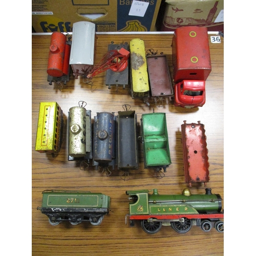 291 - Hornby. Collection of O gauge including boxed clockwork locomotive 1842 0-4-0 and tender No 501, unb... 