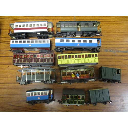 307 - Collection of unboxed On30 gauge including locomotives (9), coaches (10), wagons (2) etc generally v... 