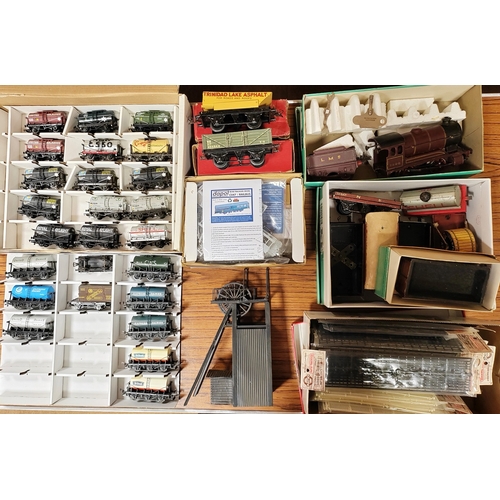 420 - Collection generally very good to excellent mostly unboxed OO gauge coaches and wagons from Dapol, H... 