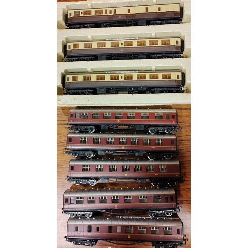 423 - Collection of coaches and wagons generally mint in good to very good boxes with Airfix, Dapol, GMR, ... 