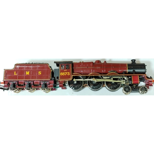 424 - Collection generally excellent with locomotives and tenders from Hornby, Mainline plus unknown manuf... 