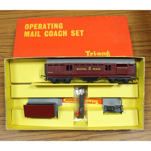 449 - Accumulation of boxed OO gauge locomotives, coaches and wagons in mixed condition. Makers including ... 