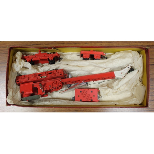 449 - Accumulation of boxed OO gauge locomotives, coaches and wagons in mixed condition. Makers including ... 