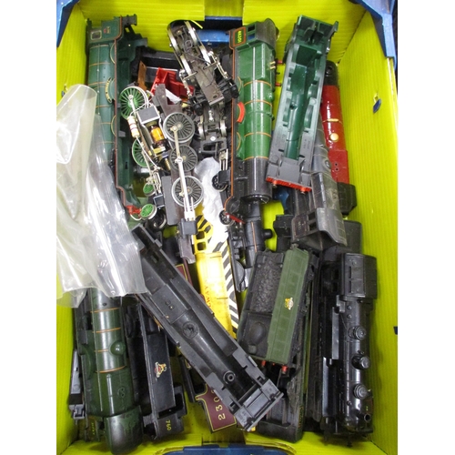 450 - Collection of OO gauge including model railways, track OO and O gauge, accessories, locomotive parts... 