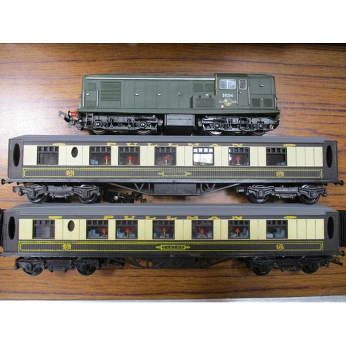 453 - Collection of OO gauge locomotives including Athearn (1), Dapol (1),  Grafar Railways (1), coaches G... 