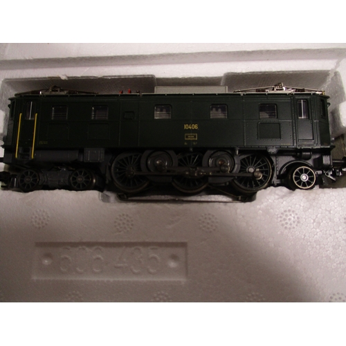 457 - Collection of OO gauge including Bassett- Lowke shunting starter pack base No BL1002, Marklin electr... 