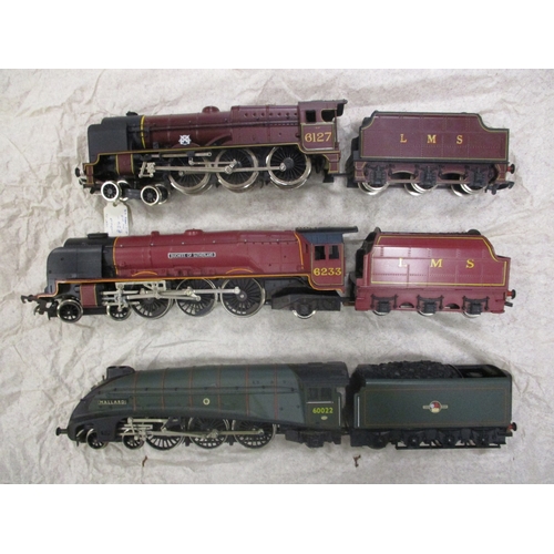 459 - Accumulation of unboxed OO gauge locomotives, coaches, wagons, and buildings in mixed condition. Mak... 