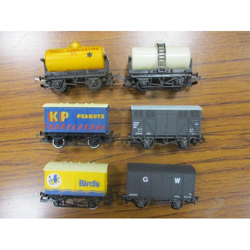 459 - Accumulation of unboxed OO gauge locomotives, coaches, wagons, and buildings in mixed condition. Mak... 