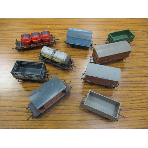 459 - Accumulation of unboxed OO gauge locomotives, coaches, wagons, and buildings in mixed condition. Mak... 